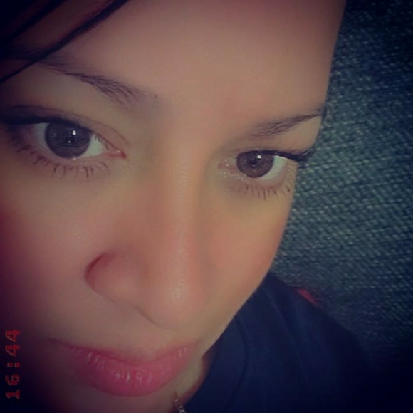 Meet your Posher, Karina - Picture 1 of 1